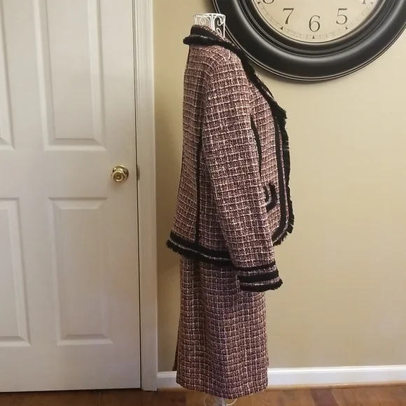 COMPLETELY CONFIDENT ❣️Lady's Image Delaware Tweed Suit, blazer and skirt - Picture 4 of 12